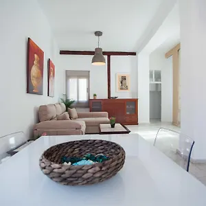 apartamentos-catedral-malaga.1costadelsol.com/